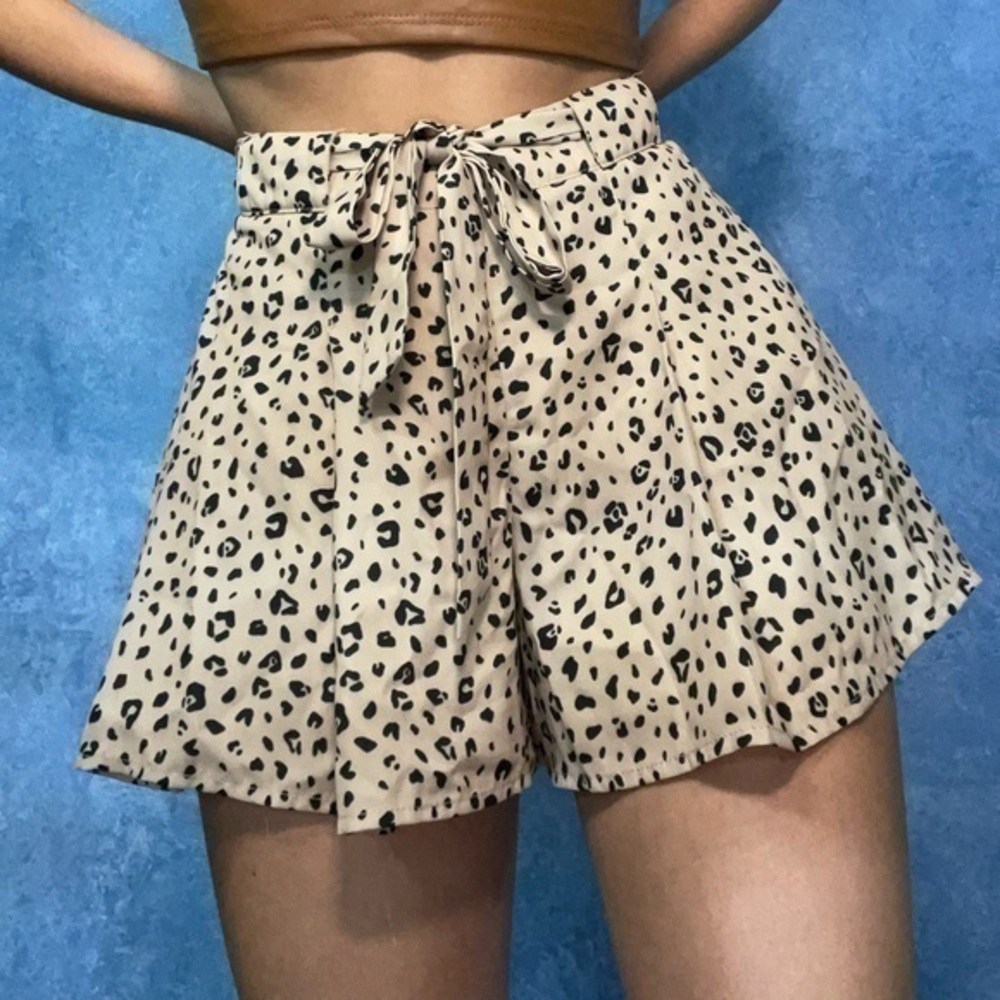 Illa Illa Cheetah Printed Tan Belted Shorts